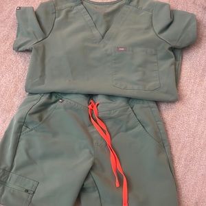 Figs set xs top, xs bottom